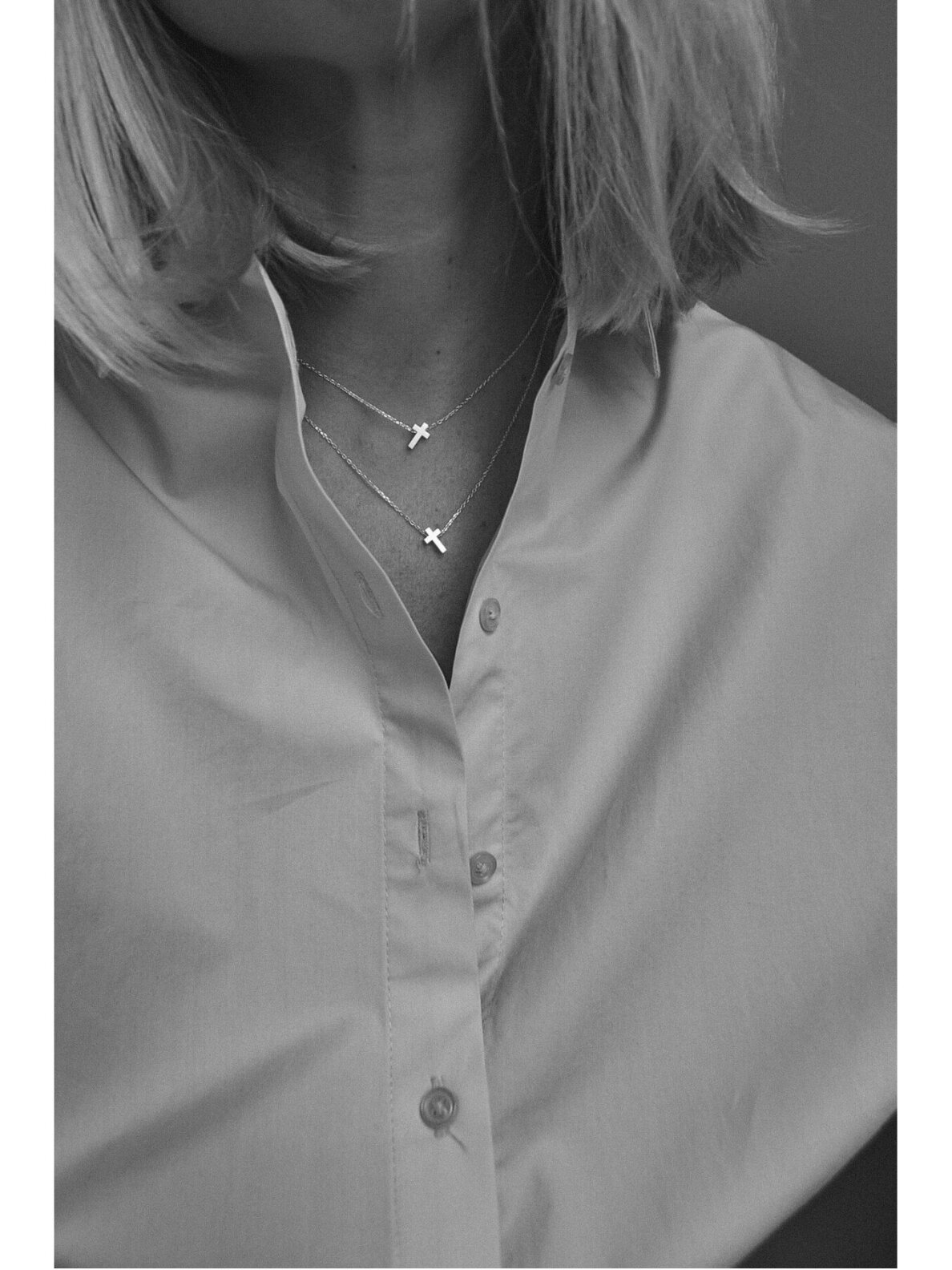 ADELE NOTES DIVINE SIDABRINĖ GRANDINĖLĖ SU DIDESNIU KRYŽELIU 3 ADELE NOTES DIVINE SIDABRINĖ GRANDINĖLĖ SU DIDESNIU KRYŽELIU 3