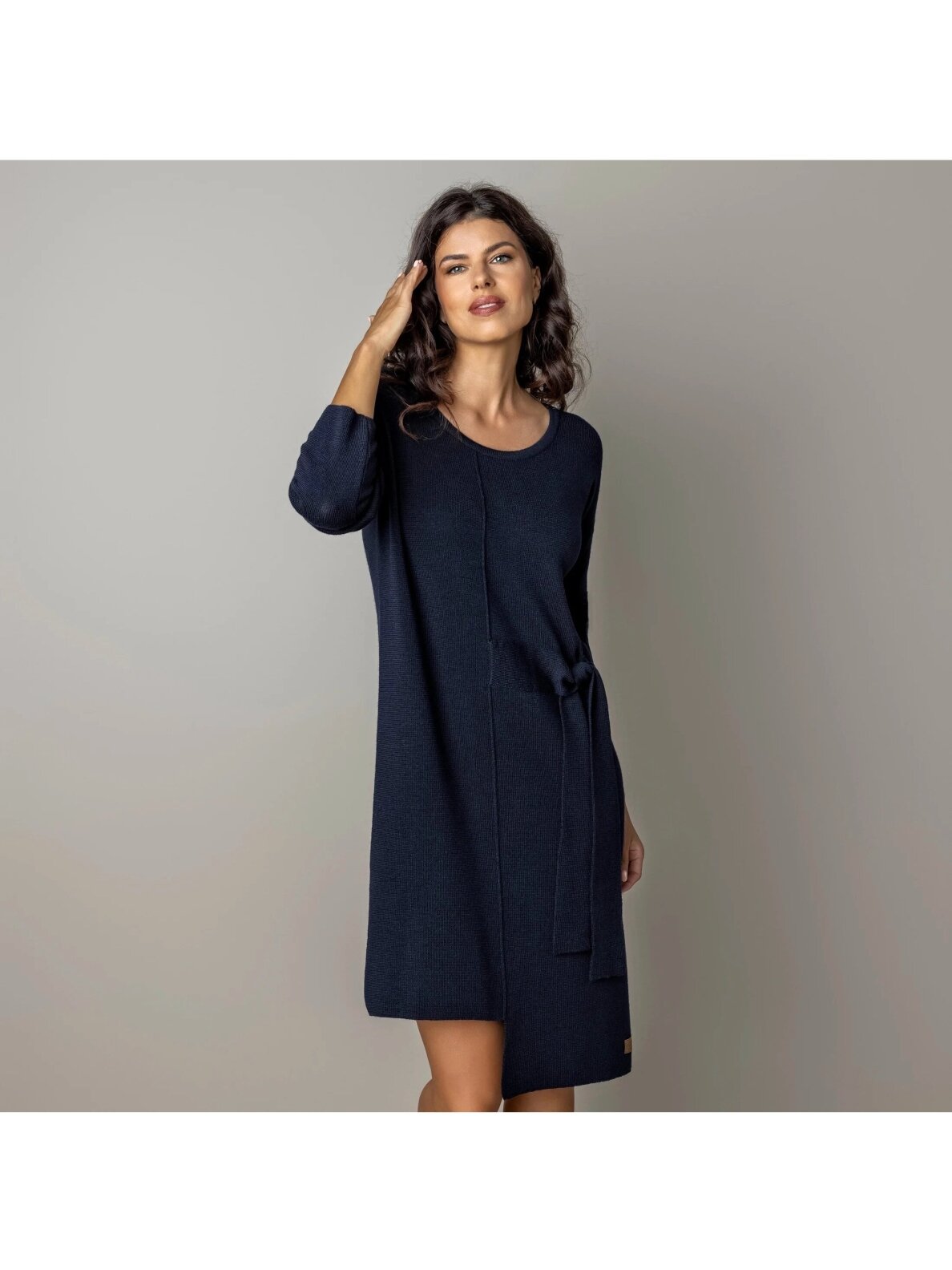AG design tamsiai mėlyna megzta merino vilnos suknelė Claudia 5 AG design tamsiai mėlyna megzta merino vilnos suknelė Claudia 5