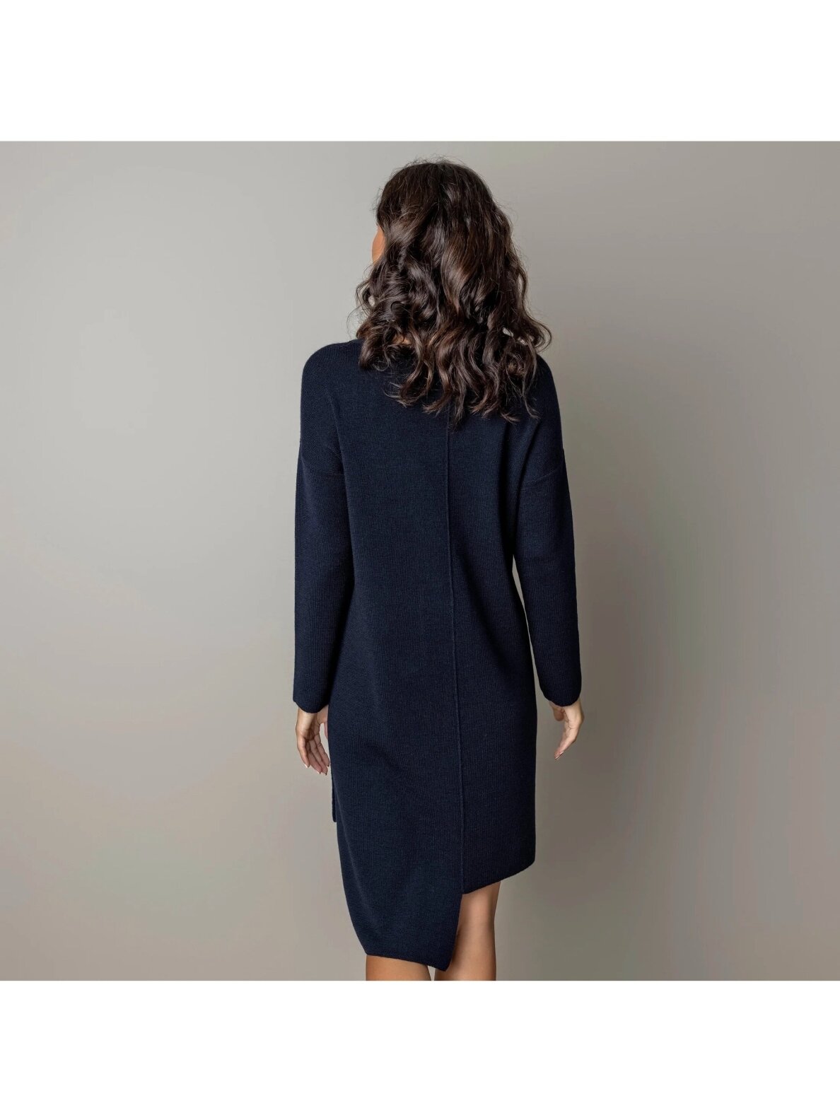 AG design tamsiai mėlyna megzta merino vilnos suknelė Claudia 6 AG design tamsiai mėlyna megzta merino vilnos suknelė Claudia 6