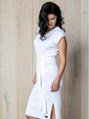 AG design plono mezgimo lino suknelė – Breeze  balta