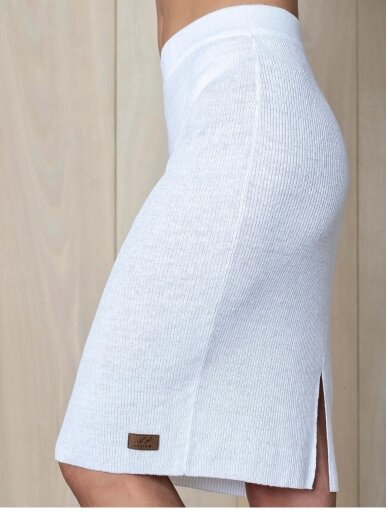 AG design baltas megztas lininis kostiumėlis 2 AG design baltas megztas lininis kostiumėlis 2
