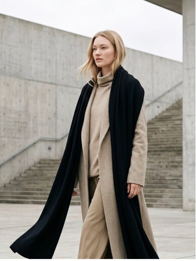 AG DESIGN Megztas itin platus, ilgas minimalistinis 100 % merino vilnos šalikas - juodas 5 AG DESIGN Megztas itin platus, ilgas minimalistinis 100 % merino vilnos šalikas - juodas 5