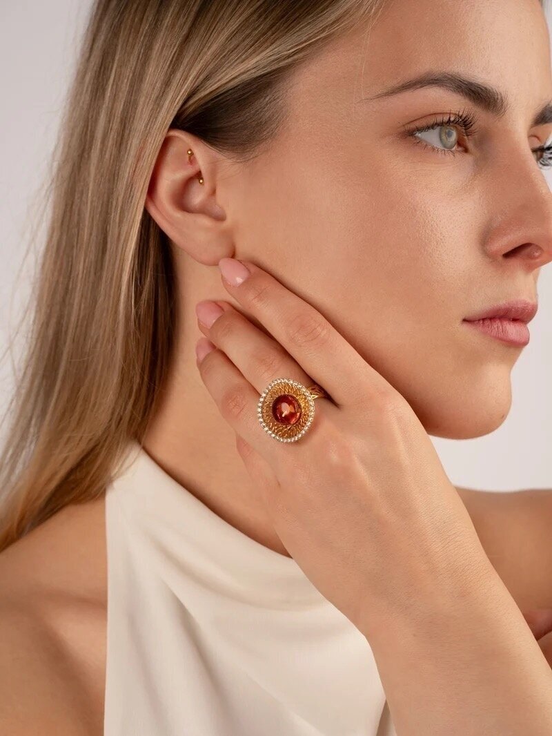 BANGUOJA LUXURIOUS GOLD-PLATED RING WITH HONEY-COLORED AMBER “GLORIA REGIA” 1 BANGUOJA LUXURIOUS GOLD-PLATED RING WITH HONEY-COLORED AMBER “GLORIA REGIA” 1