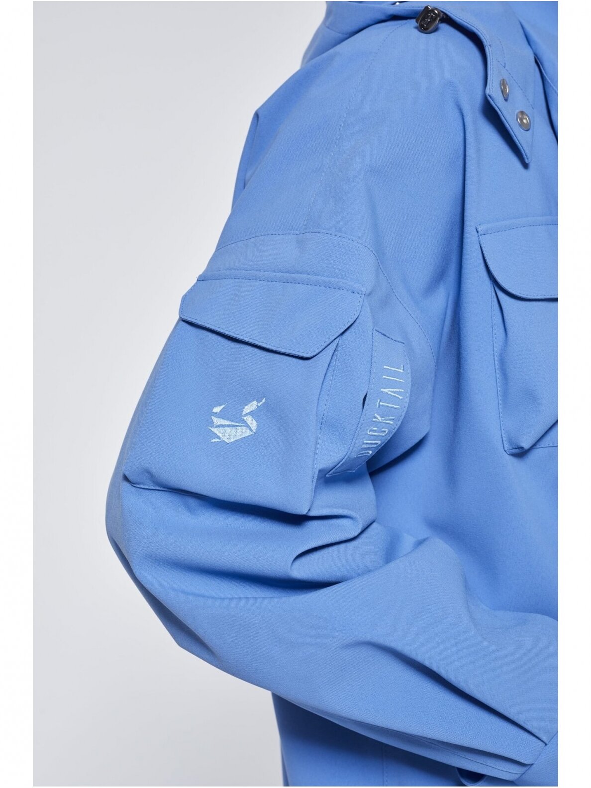 DUCKTAIL MĖLYNAS MARILA UNISEX LIETPALTIS – tvarios medžiagos 9 DUCKTAIL MĖLYNAS MARILA UNISEX LIETPALTIS – tvarios medžiagos 9