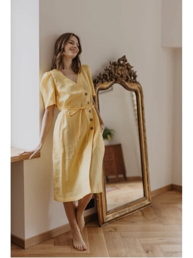 LAUME LINEN geltona lininė suknelė Smiltyne 1 LAUME LINEN geltona lininė suknelė Smiltyne 1